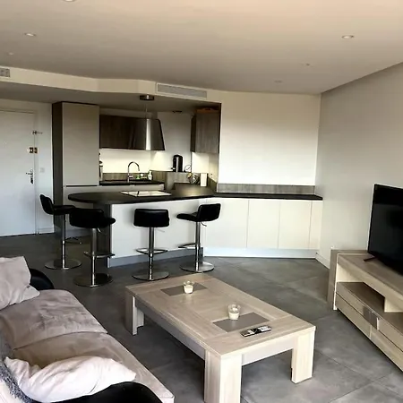 Appartement 2 Pieces Vue Mer, A Proximite De Tout Mandelieu Exterior foto
