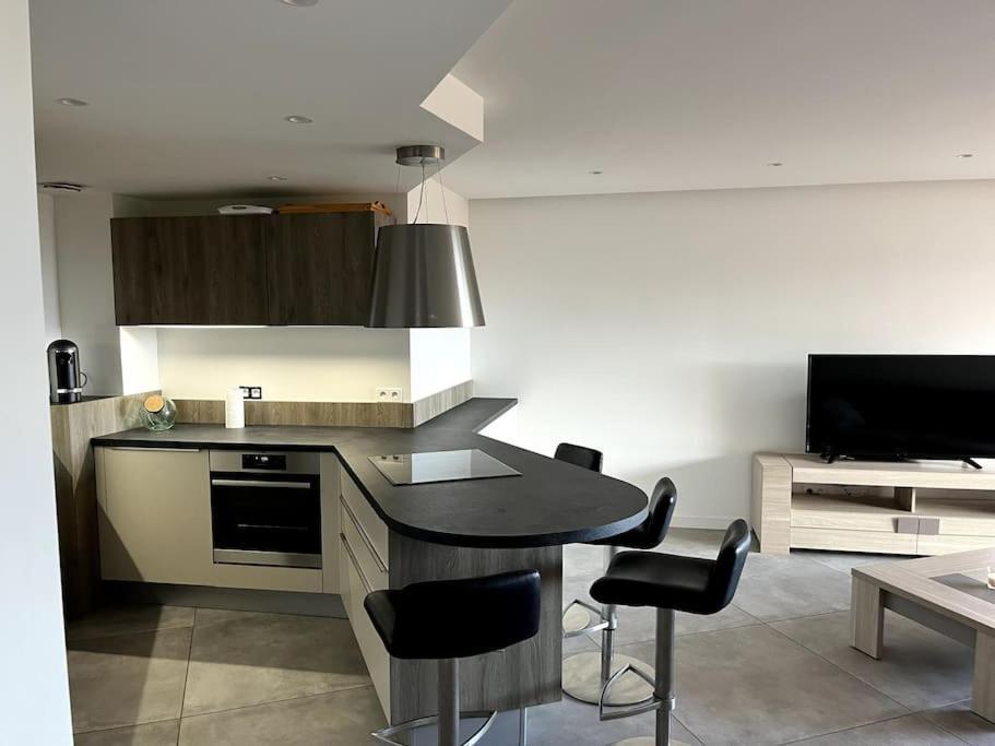 2 Pieces Vue Mer, A Proximite De